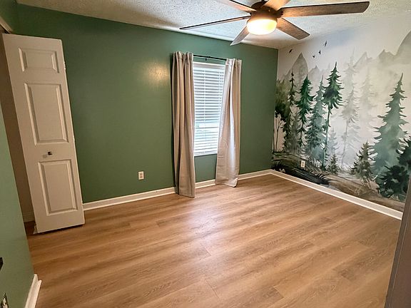 4th image of 2717 Hafton Woods Ct