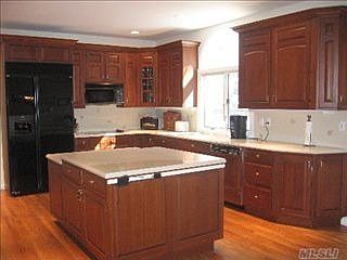 1st image of 23 Wood Hollow Ln