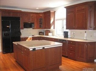 23 Wood Hollow Ln, Northport, NY 11768