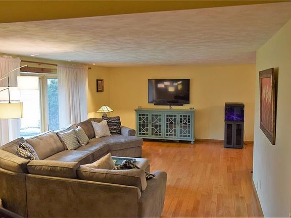 2nd image of 112 Rosewood Dr