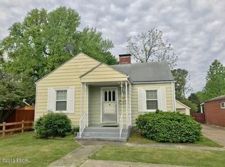 302 S Oakland Ave, Carbondale, IL 62901