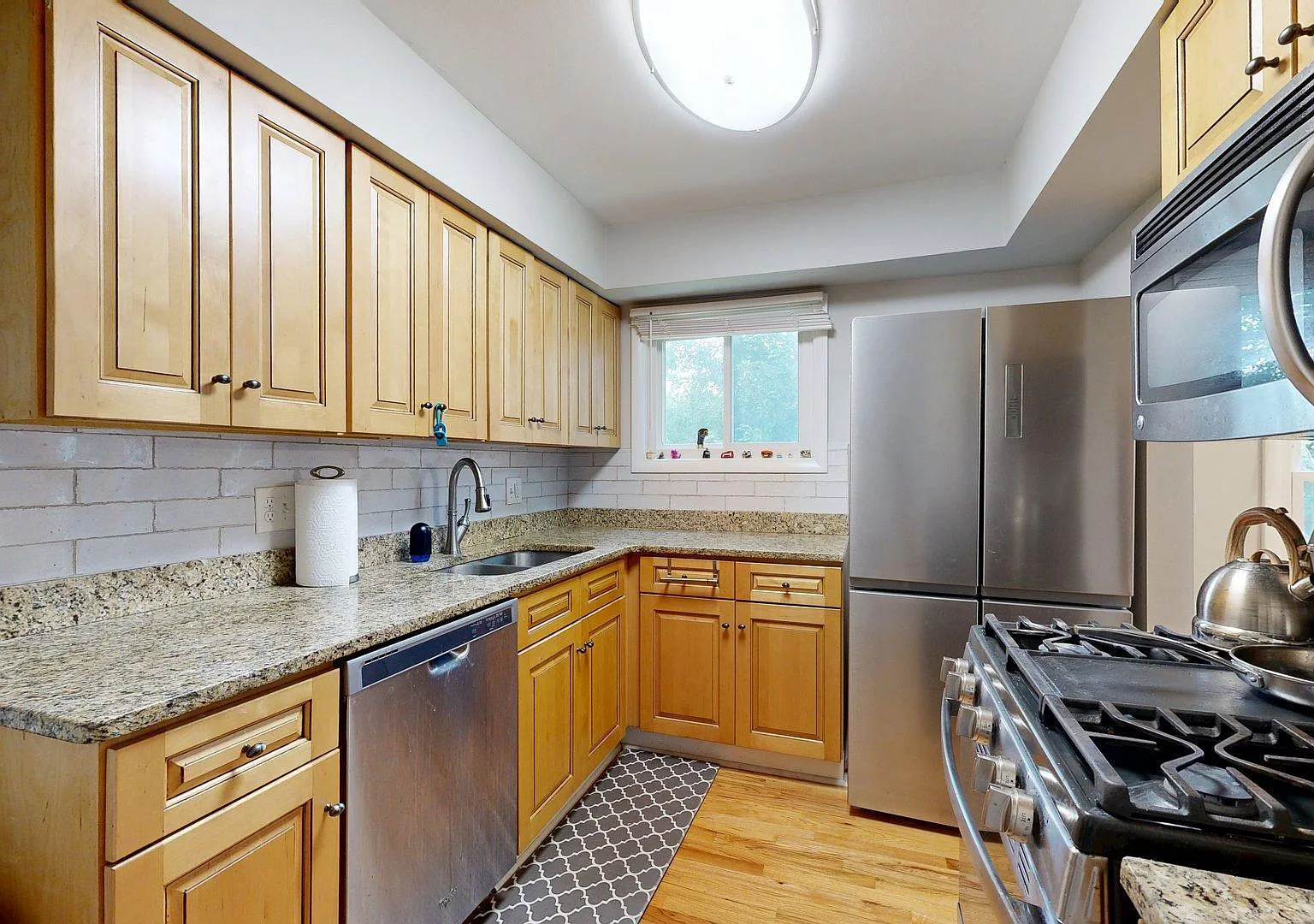 2 bed, 1.5 bath, 994 sqft, $2,800 — Photo 3
