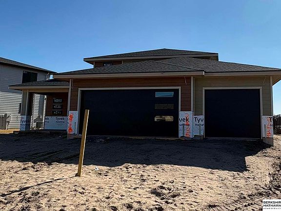 3rd image of 28425 Laurel Circle Valley NE
