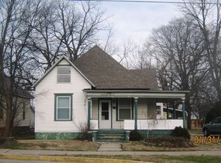 311 E North Ave, Flora, IL 62839