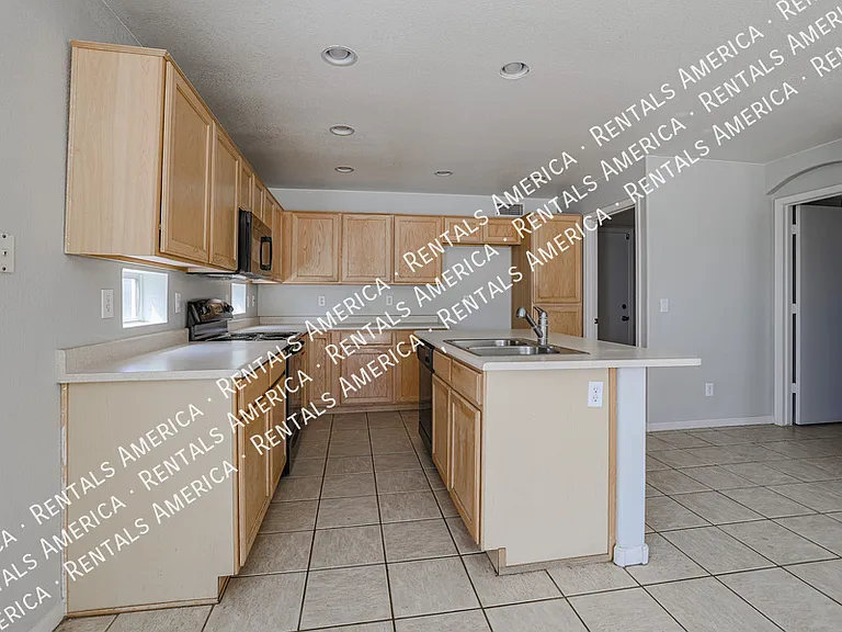7441 W Fleetwood Ln — Photo 14