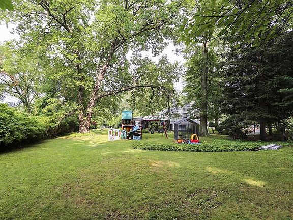 3rd image of 13 Split Rock Ct