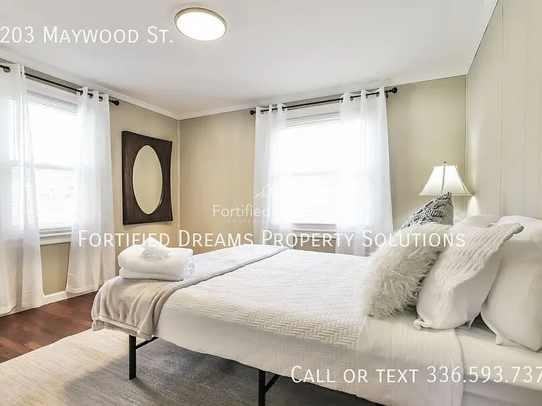 2203 Maywood St — Photo 15