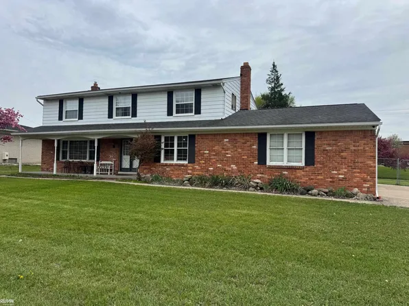 6840 Flintlock Rdg, Shelby Township, MI 48317