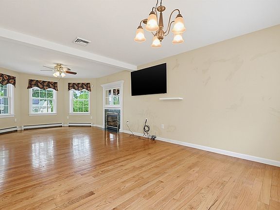 5th image of 29 Brookside Ave