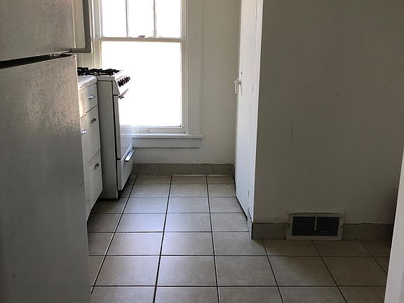 2nd image of 154 S Lincoln Ave #154