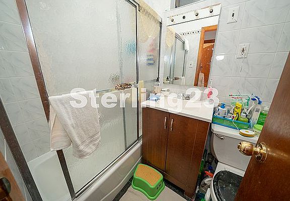 5th image of 2346 29th St APT 3