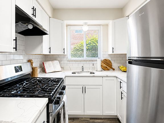 3rd image of 2819 Lemay Ferry Rd #B