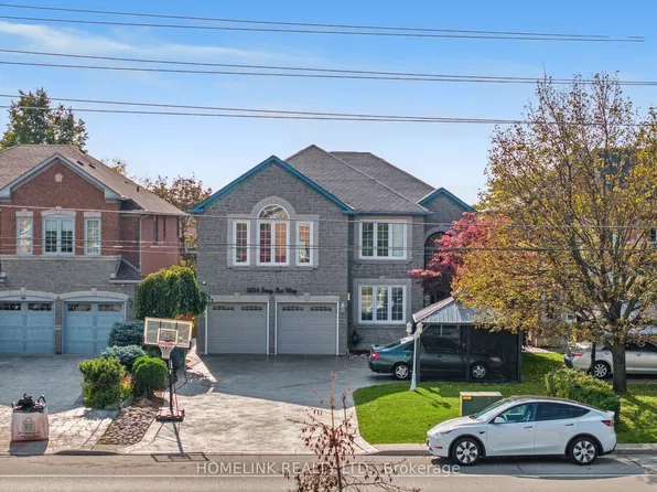 5054 Terry Fox Way, Mississauga, ON L5V 1R7
