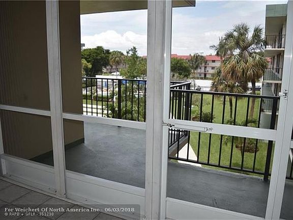 5th image of 804 SE 7th St APT 301D