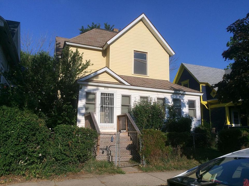 1st image of 826 Cass Ave SE