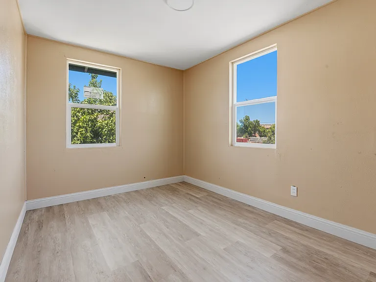 1643 E 6th St #1643 — Photo 10