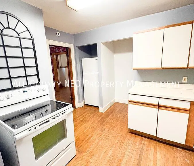 1051 Brown St — Photo 9