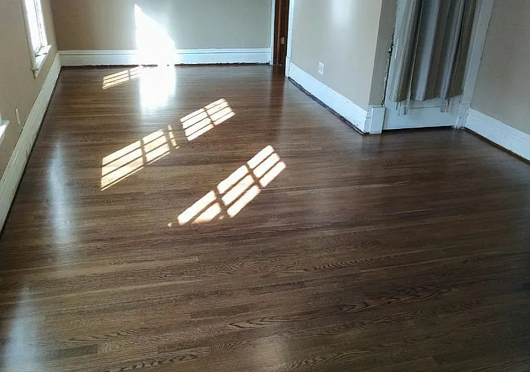 340 Diamond Ave SE — Photo 2