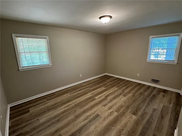 5594 Laurel Ln NW — Photo 14