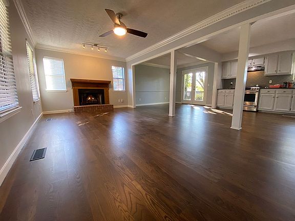Beautiful solid oak floor!