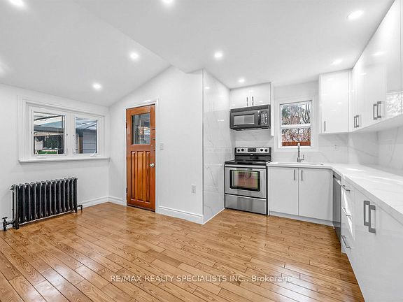 3rd image of 1035 Briar Hill Ave