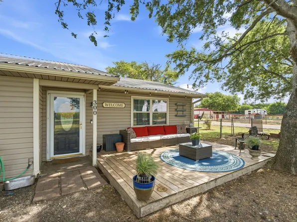300 W Locust St, Leonard, TX 75452