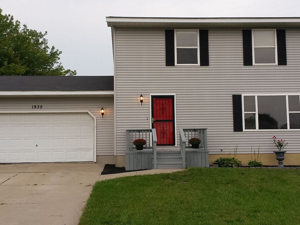 Lots of Curb Appeal