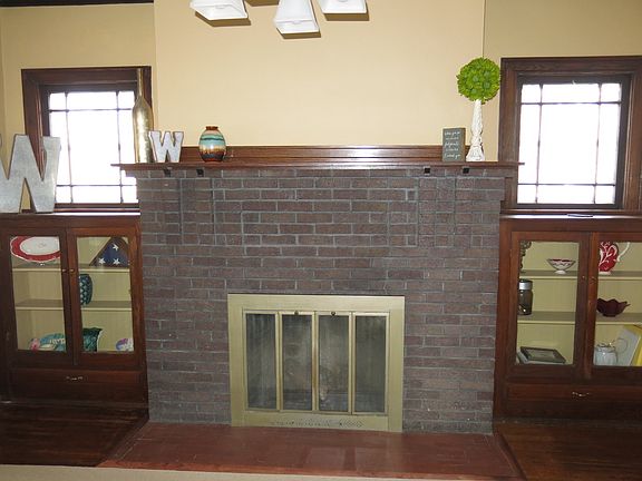 Fireplace & Bookshelves