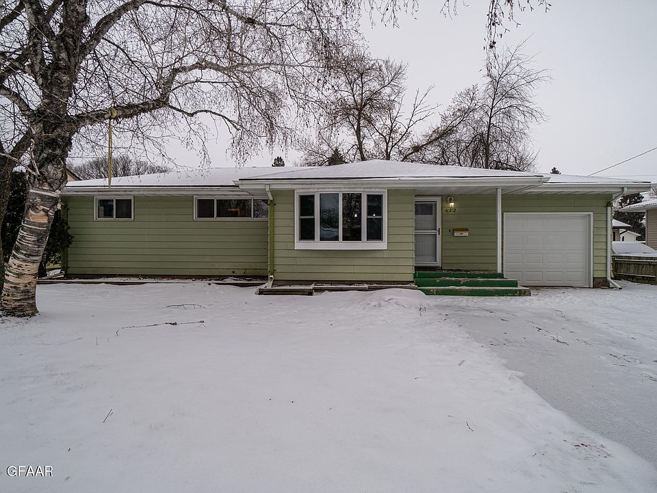 1st image of 622 23rd Ave S