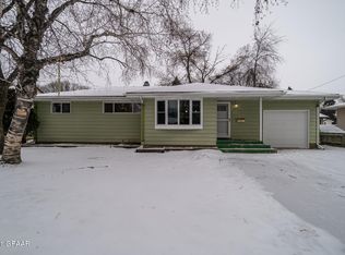 622 23rd Ave S, Grand Forks, ND 58201