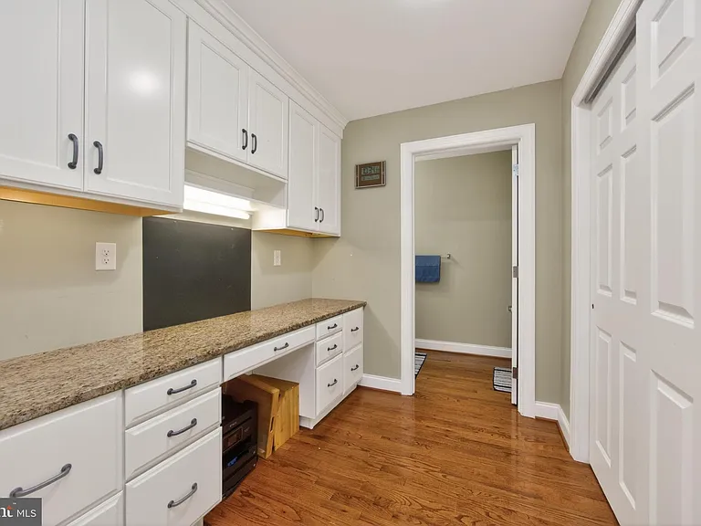 121 Shilling Ave — Photo 22