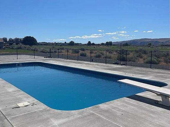 4th image of 811 Desert Aire Dr SW