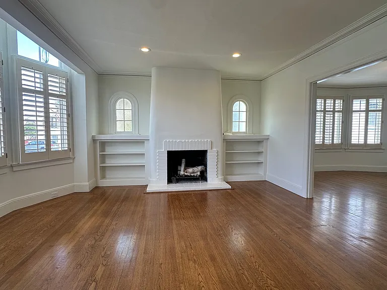 11 Southwood Dr — Photo 2