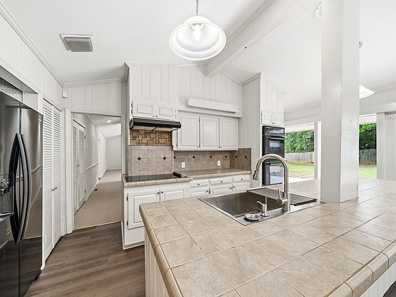 Kitchen open to Family Room