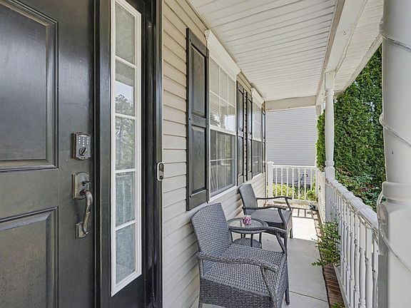 4th image of 8 Avalon Ave