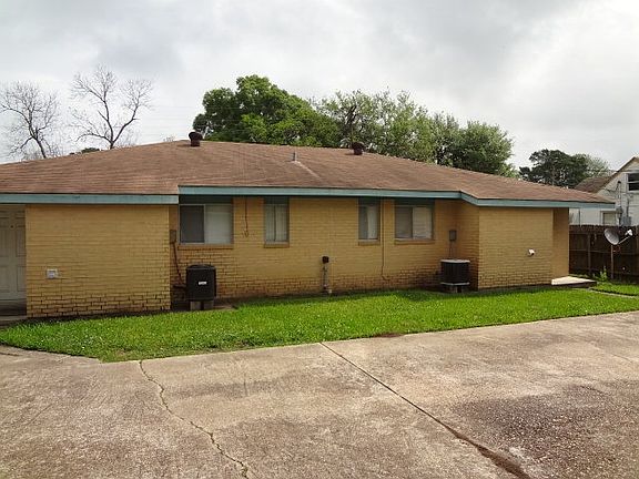 2nd image of 3223 Graves Ave