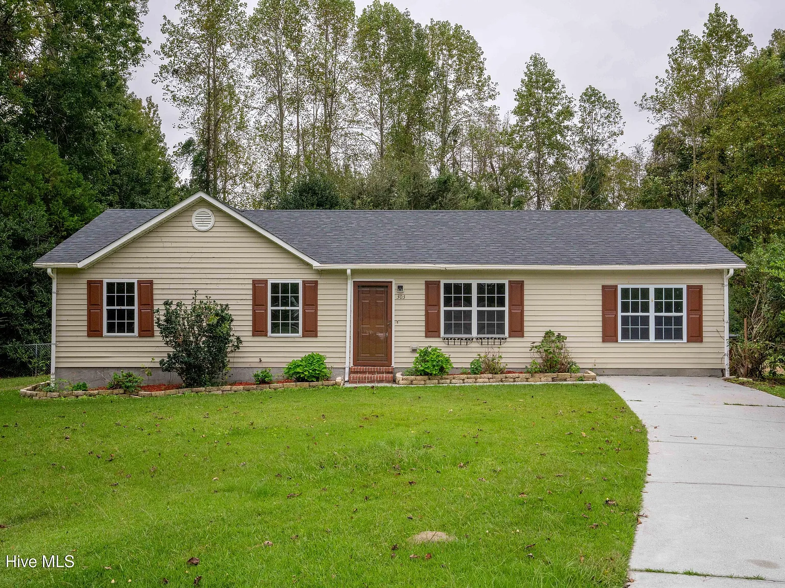 3 bed, 2.0 bath, $1,500 — Photo 1