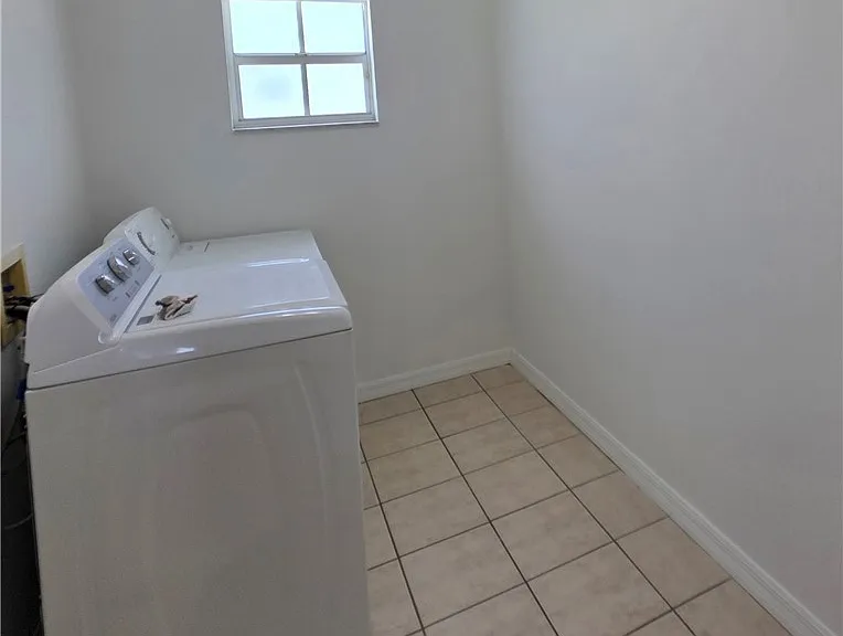 1014 NW 31st Pl — Photo 25
