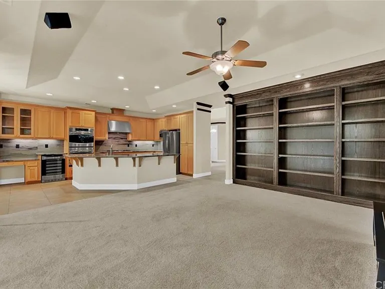 1928 Wisteria Ln — Photo 2