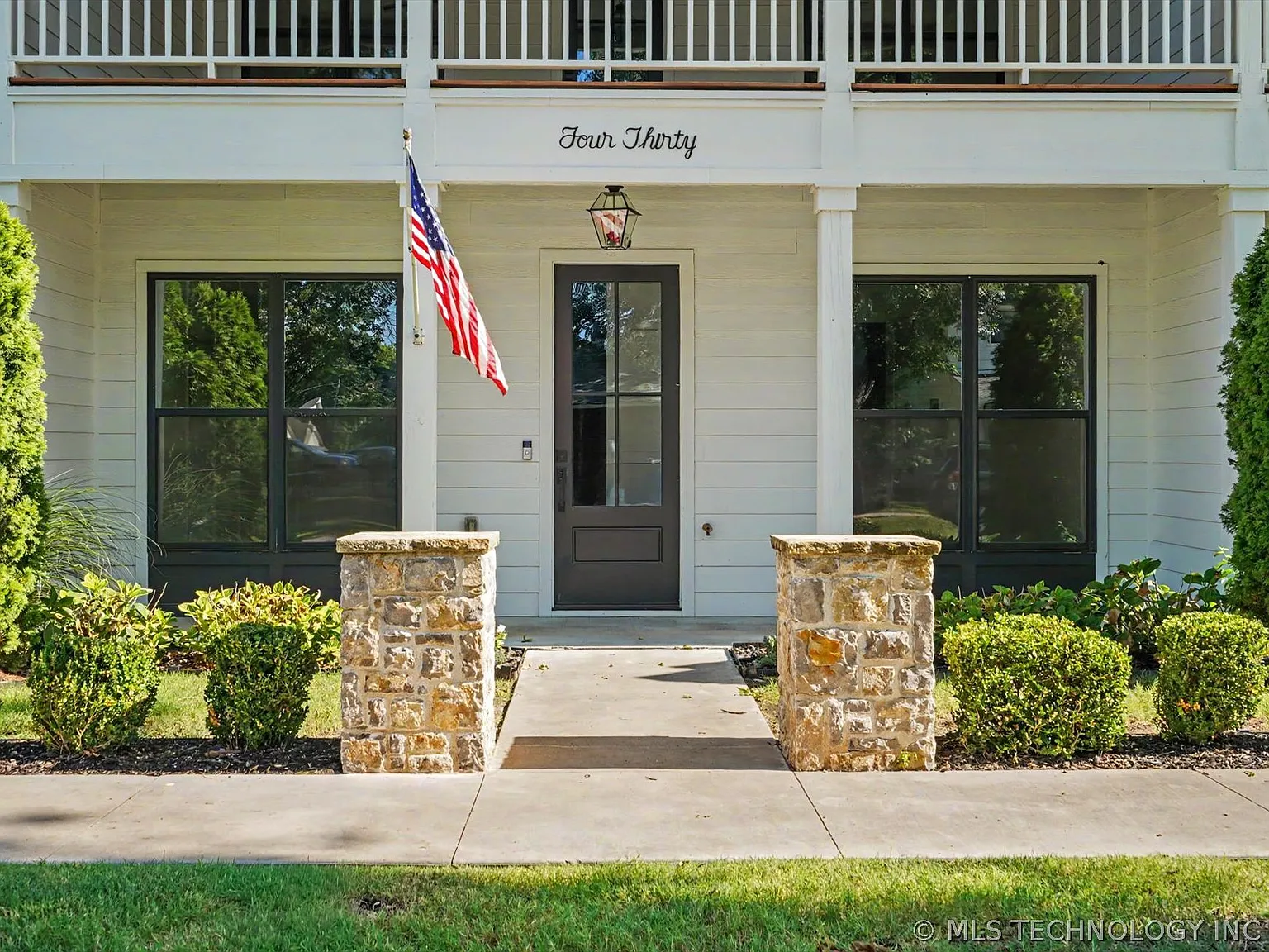 3 bed, 2.5 bath, 1816 sqft, $2,400 — Photo 3