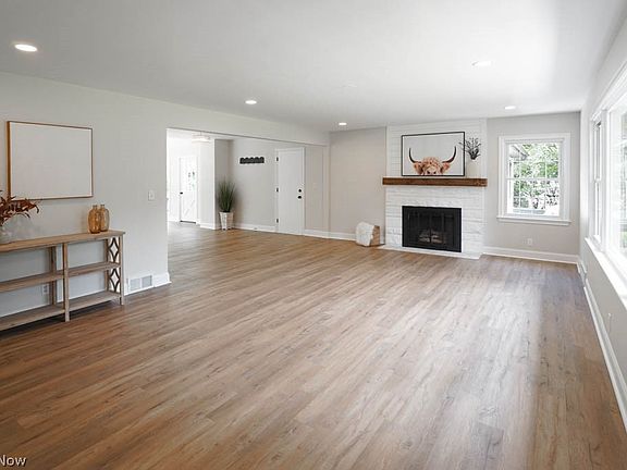 4th image of 227 W Streetsboro St