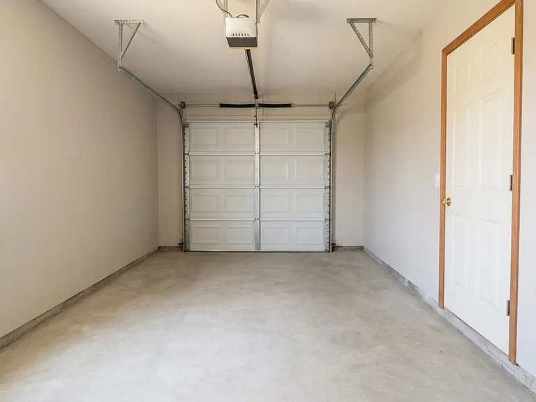 314 Country Club Dr — Photo 14