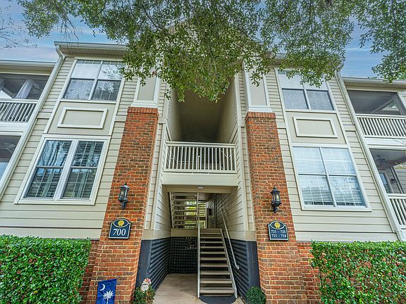 3rd image of 1600 Long Grove Dr Unit 726