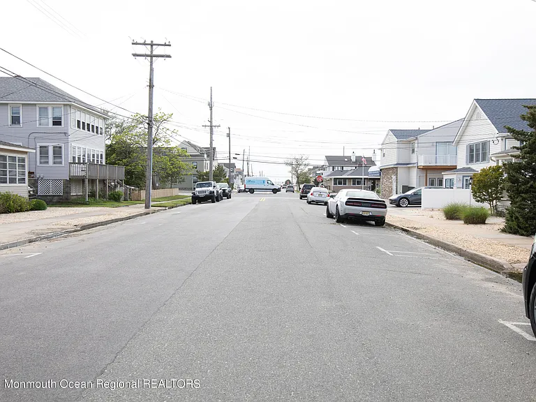 21 Brown Ave — Photo 52