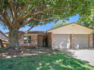 1212 S Highland Dr, Mustang, OK 73064