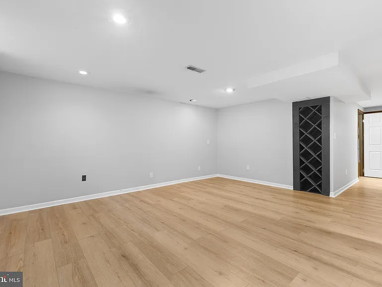 2813 Cambridge Dr — Photo 17