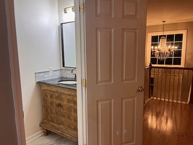 305 S Oak St — Photo 10