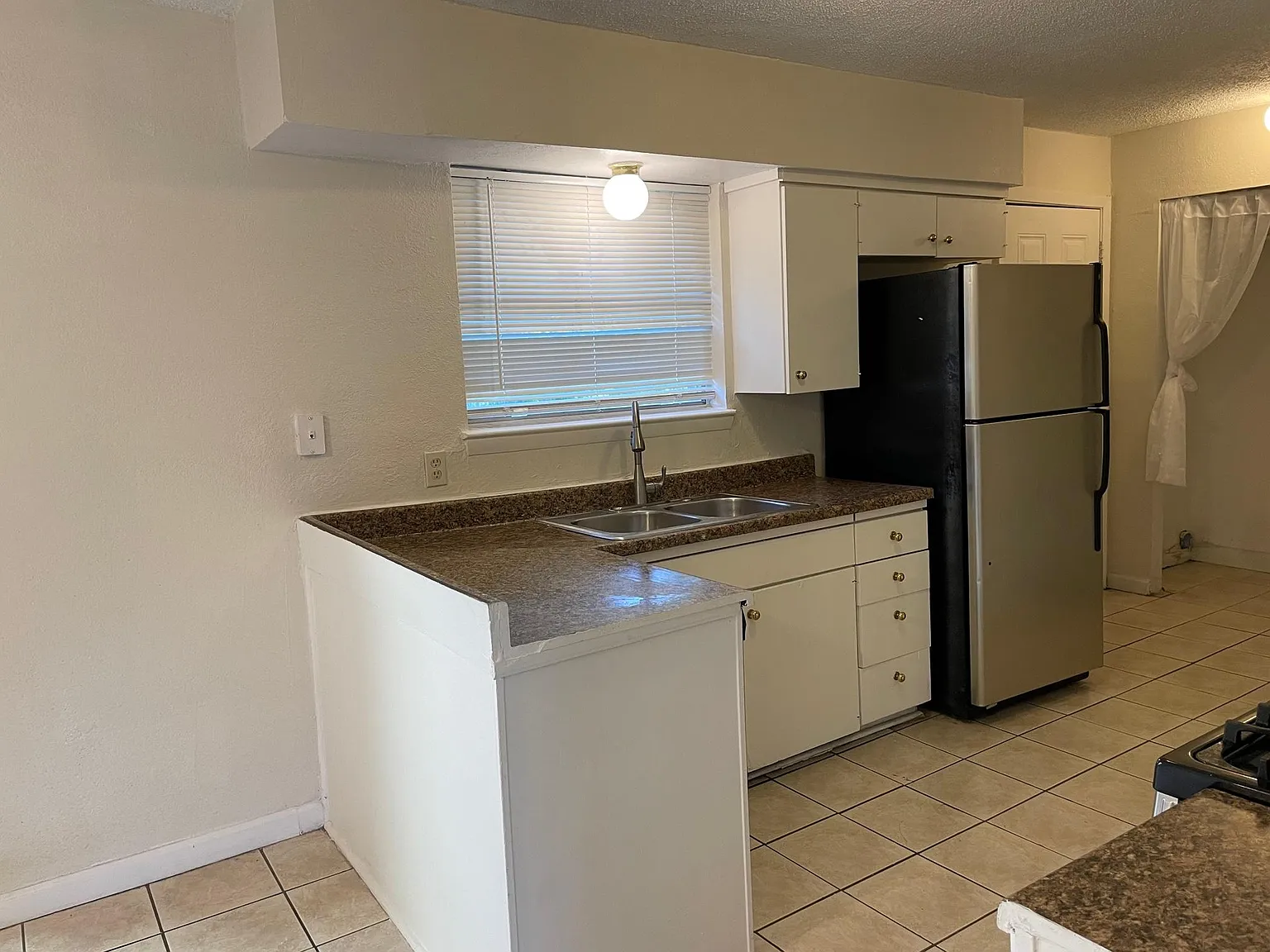102 Roma Dr — Photo 3