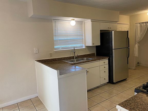 3rd image of 102 Roma Dr