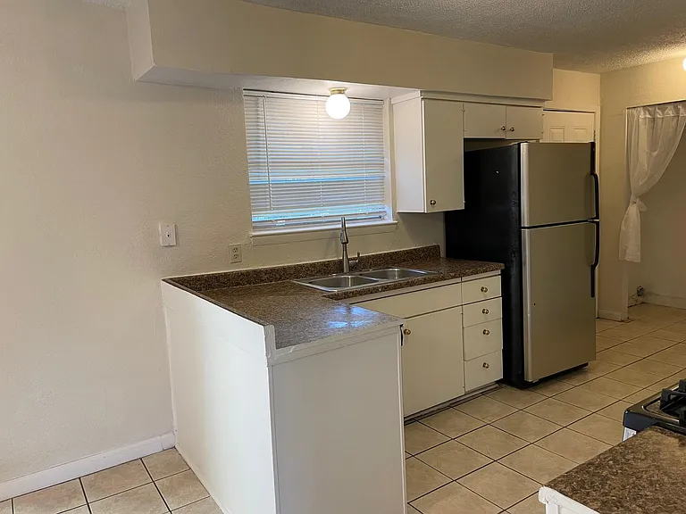 102 Roma Dr — Photo 3